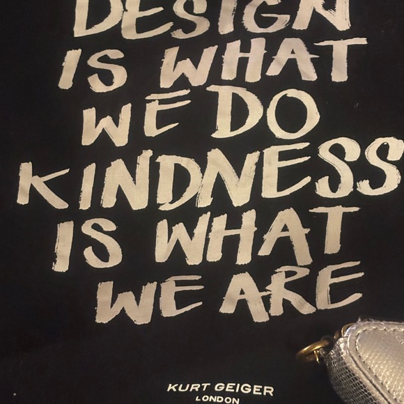 Silver Star-Shaped Bag with Gold Chain - Picture 7 of 9